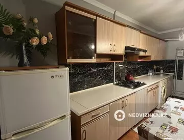 3-комнатная квартира, этаж 4 из 8, 86 м², на длительный срок