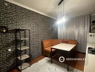 3-комнатная квартира, этаж 4 из 8, 86 м², на длительный срок