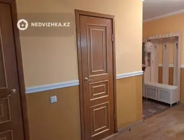 2-комнатная квартира, этаж 3 из 5, 62 м², на длительный срок