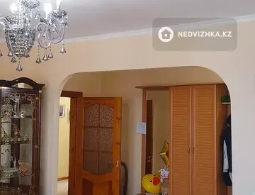 3-комнатная квартира, этаж 4 из 9, 90 м²