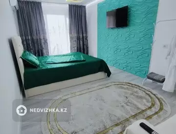 1-комнатная квартира, этаж 4 из 5, 39 м², посуточно