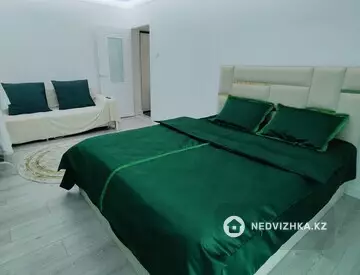 1-комнатная квартира, этаж 4 из 5, 39 м², посуточно