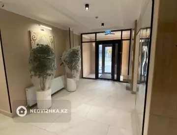 2-комнатная квартира, этаж 8 из 9, 40 м²