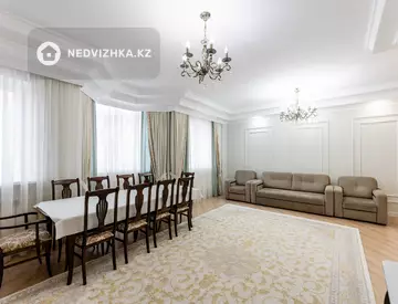 5-комнатная квартира, этаж 3 из 4, 214 м²
