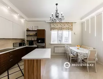 5-комнатная квартира, этаж 3 из 4, 214 м²