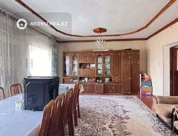 8-комнатный дом, 200 м²