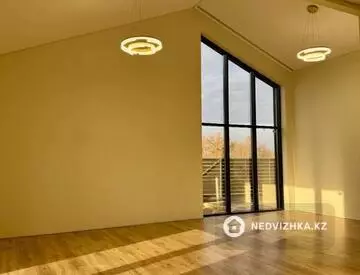 4-комнатный дом, 7.5 соток, 190 м²