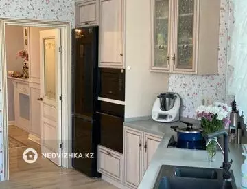 3-комнатная квартира, этаж 8 из 12, 150 м²