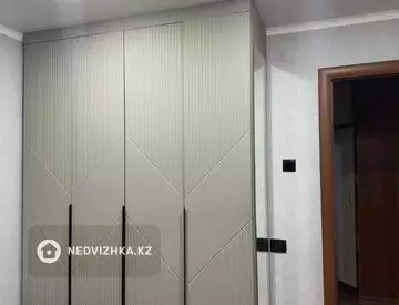 2-комнатная квартира, этаж 1 из 10, 52 м²