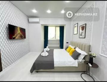 2-комнатная квартира, этаж 10 из 18, 55 м², посуточно