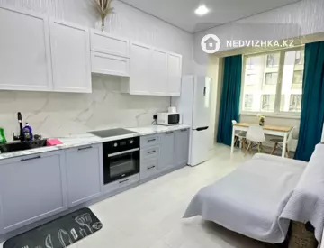 2-комнатная квартира, этаж 10 из 18, 55 м², посуточно