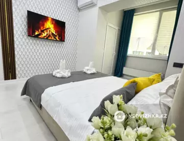 2-комнатная квартира, этаж 10 из 18, 55 м², посуточно