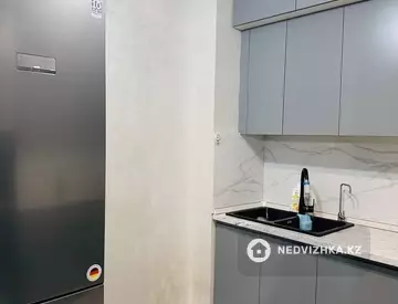 4-комнатная квартира, этаж 2 из 12, 114 м², на длительный срок