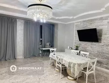 4-комнатная квартира, этаж 2 из 12, 114 м², на длительный срок