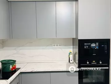 4-комнатная квартира, этаж 2 из 12, 114 м², на длительный срок