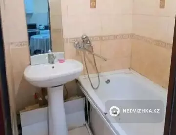 2-комнатная квартира, этаж 3 из 9, 58 м², посуточно