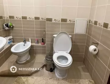 4-комнатная квартира, этаж 5 из 12, 140 м²