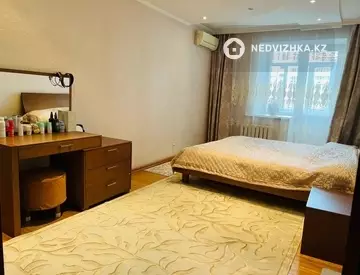 4-комнатная квартира, этаж 5 из 12, 140 м²