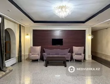 1-комнатная квартира, этаж 6 из 6, 177 м²