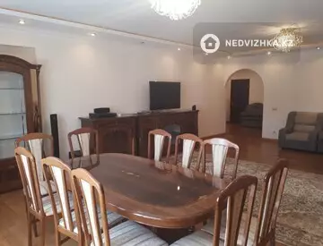 5-комнатная квартира, этаж 6 из 20, 192 м²