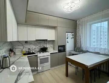 2-комнатная квартира, этаж 8 из 14, 60 м², на длительный срок