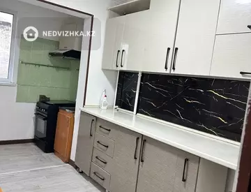 2-комнатная квартира, этаж 4 из 5, 48 м²