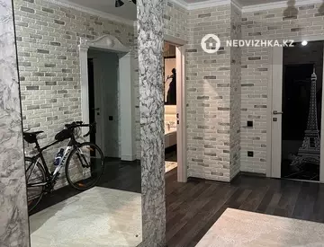 3-комнатная квартира, этаж 8 из 9, 104 м²