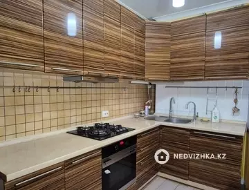 2-комнатная квартира, этаж 4 из 5, 52 м²