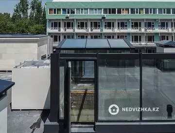 3-комнатная квартира, этаж 3 из 3, 235 м²