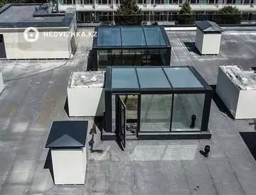 3-комнатная квартира, этаж 3 из 3, 235 м²