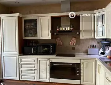 4-комнатная квартира, этаж 3 из 9, 140 м²