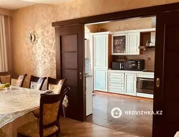 4-комнатная квартира, этаж 3 из 9, 140 м²