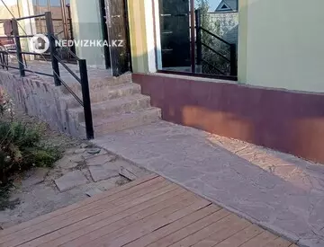 4-комнатный дом, 10 соток, 250 м², на длительный срок