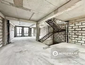 6-комнатная квартира, этаж 1 из 3, 300 м²