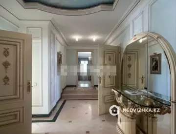 5-комнатная квартира, этаж 5 из 8, 280 м²