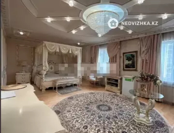 5-комнатная квартира, этаж 5 из 8, 280 м²