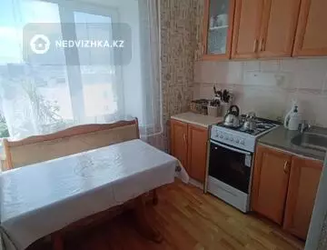 3-комнатная квартира, этаж 8 из 9, 44 м²