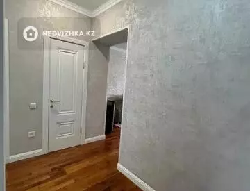 2-комнатная квартира, этаж 4 из 5, 64 м²