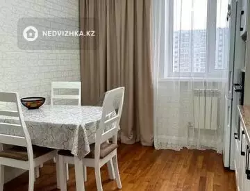 2-комнатная квартира, этаж 4 из 5, 64 м²
