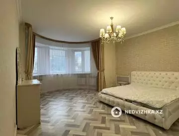 3-комнатная квартира, этаж 2 из 11, 163 м²