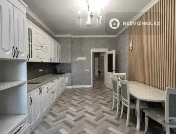 3-комнатная квартира, этаж 2 из 11, 163 м²