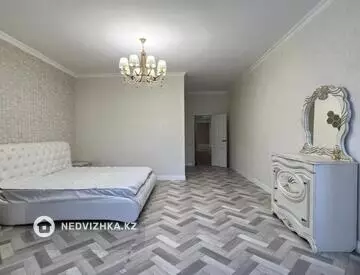 3-комнатная квартира, этаж 2 из 11, 163 м²
