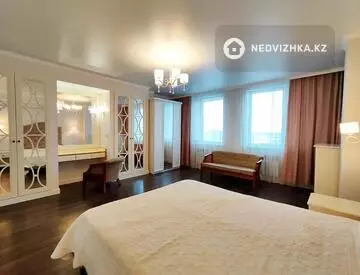 3-комнатная квартира, этаж 10 из 12, 132 м²