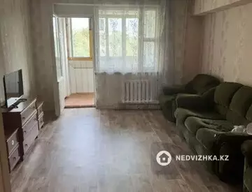 1-комнатная квартира, этаж 4 из 5, 90 м²