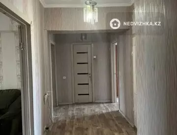1-комнатная квартира, этаж 4 из 5, 90 м²