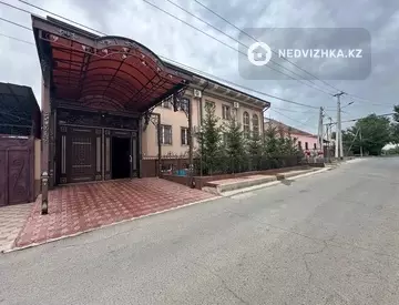 12-комнатный дом, 8 соток, 1 070 м²