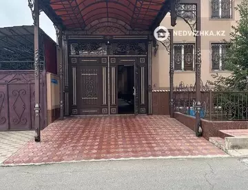 12-комнатный дом, 8 соток, 1 070 м²