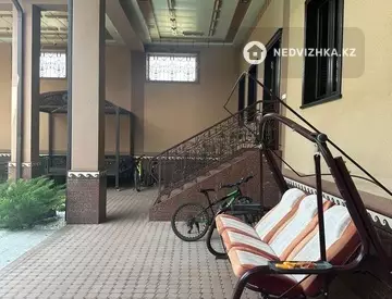 12-комнатный дом, 8 соток, 1 070 м²