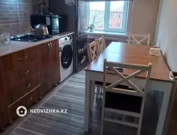 3-комнатная квартира, этаж 4 из 6, 59 м²