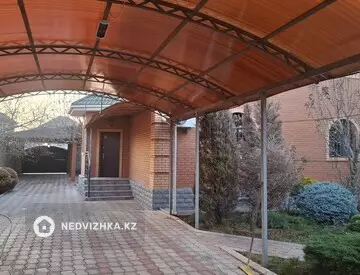 8-комнатная часть дома, 8 соток, 8 м²